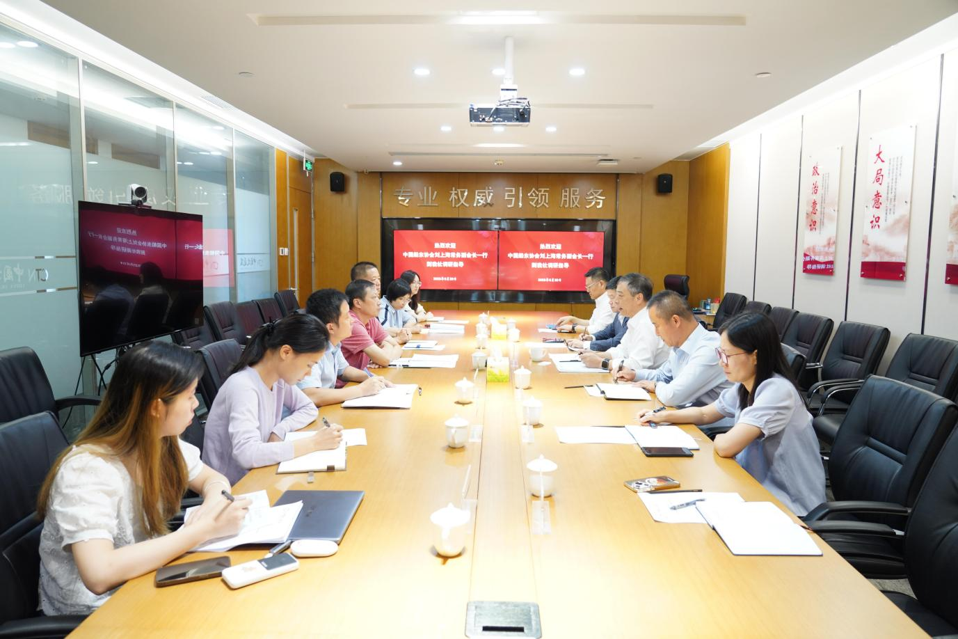 中国船东协会常务副会长刘上海一行访问中国交通报社